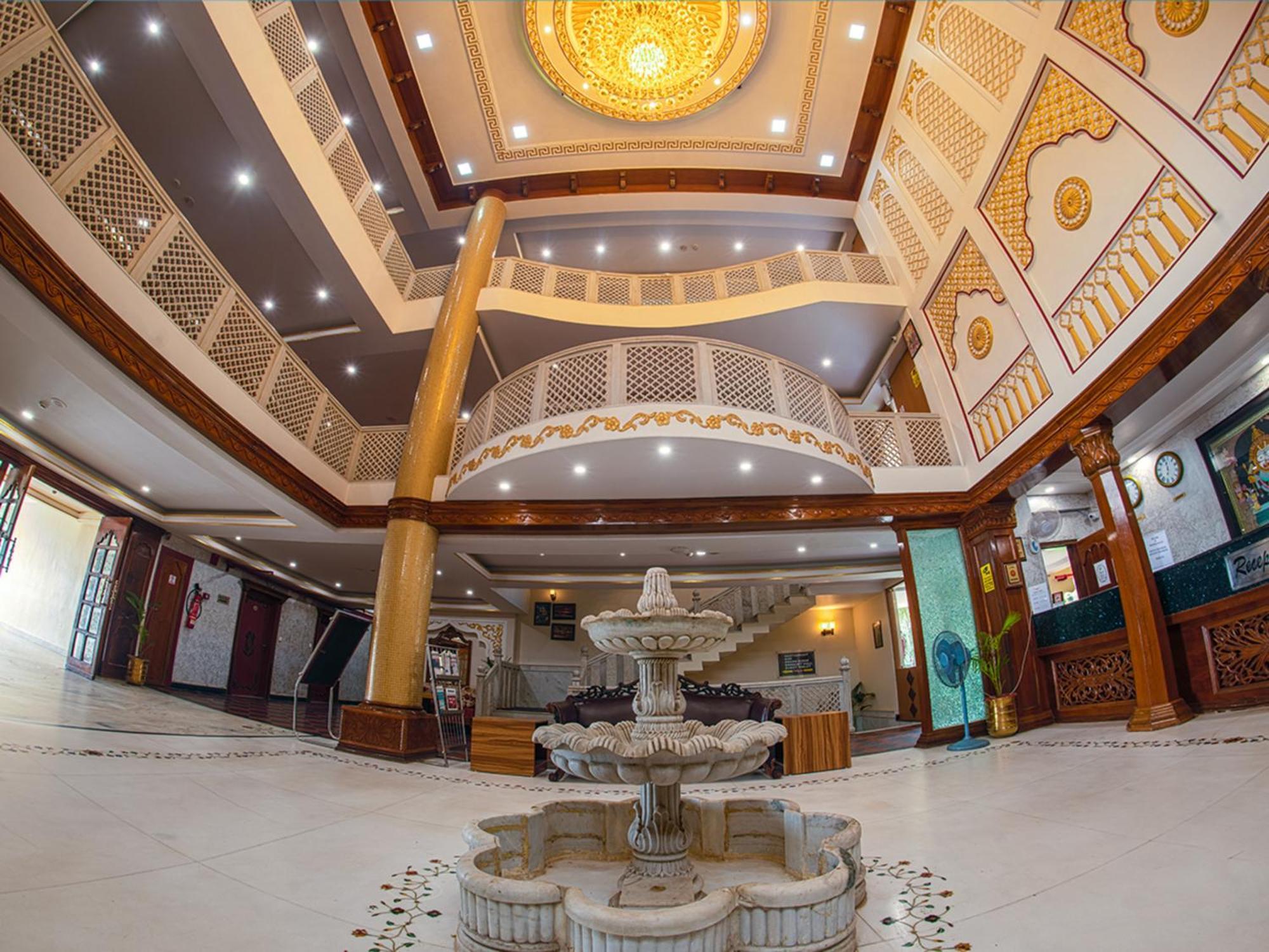 Nrs Royal Palace Puri Luaran gambar