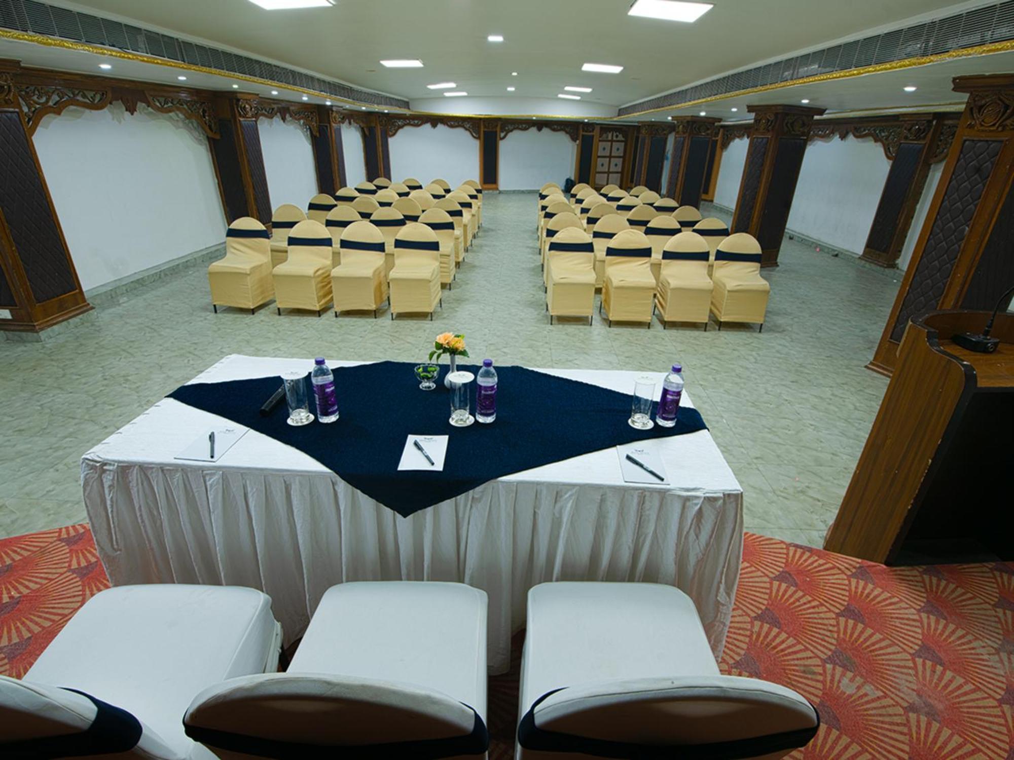 Nrs Royal Palace Puri Luaran gambar